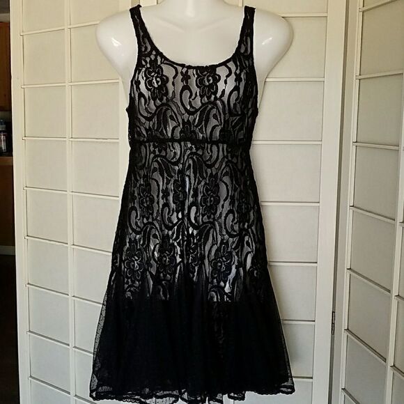 Daytrip Tops - Gorgeous Lace Tunic Top